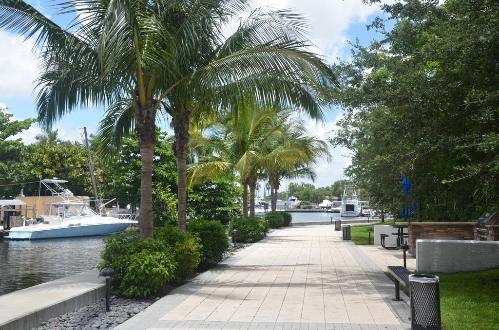 Riviera Apartments At Marina & Tower Miami Exterior foto